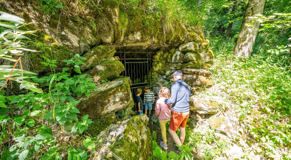 Les petits explorateurs et les légendes de la Fontaine de l'Ours_Crots - Les petits explorateurs et les légendes de la Fontaine de l'Ours_Crots