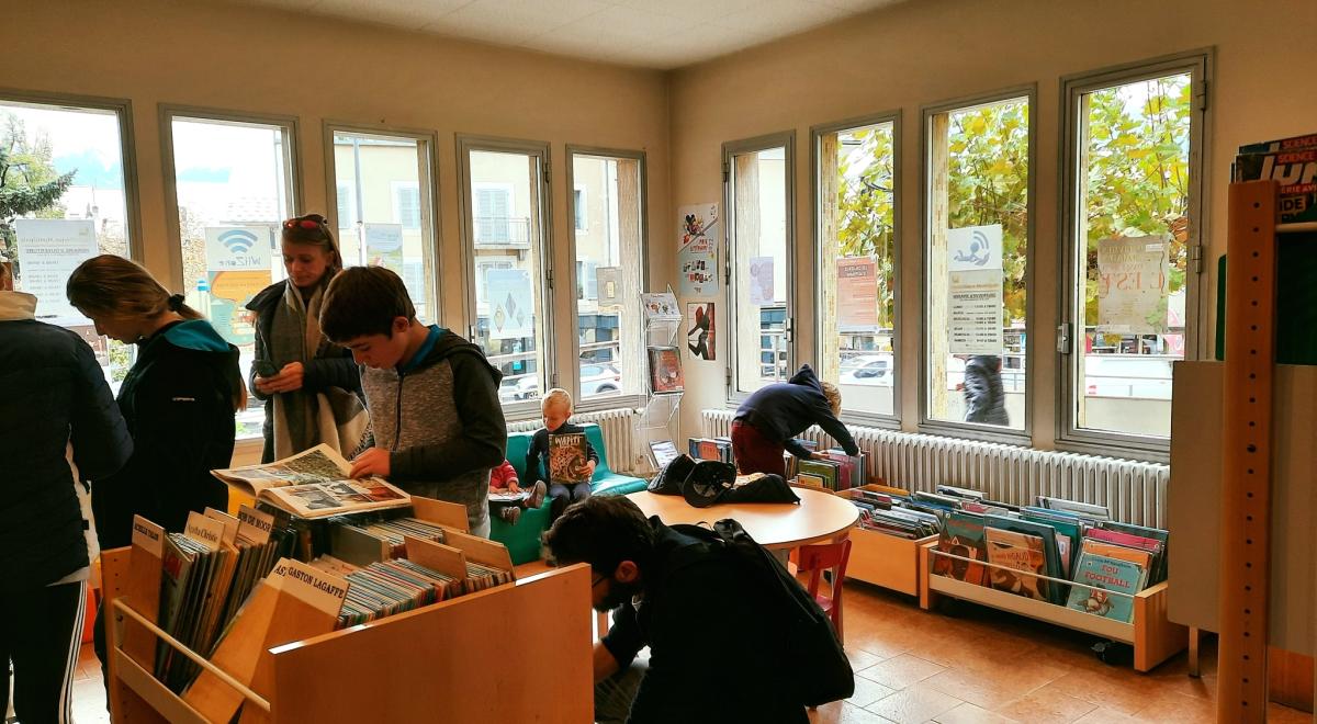 BIBLIOTHÈQUE D'EMBRUN